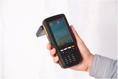 La differenza tra la tecnologia di scansione RFID e la tecnologia dei codici a barre tradizionali