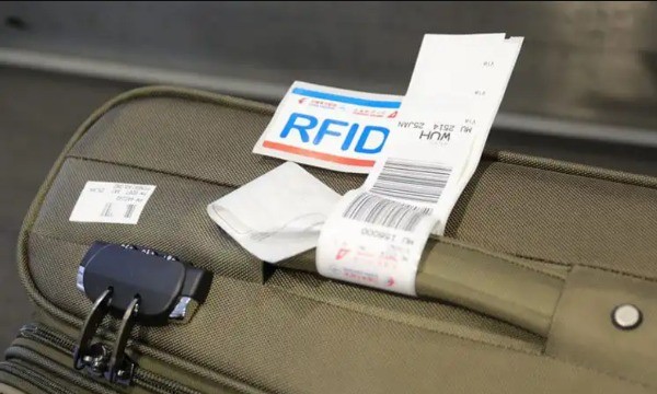 La rivoluzione RFID nel trasporto aereo: risolvere il problema dei bagagli smarriti con sistemi intelligenti.