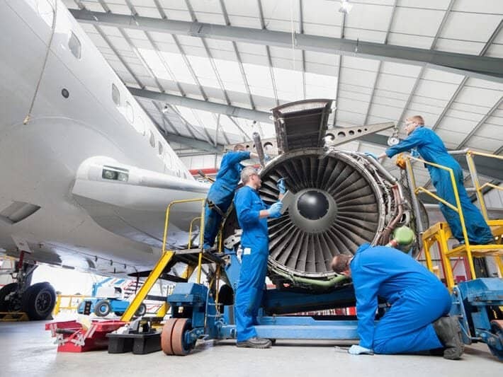 La tecnologia prende il volo: RFID e codici QR nella gestione degli strumenti aeronautici