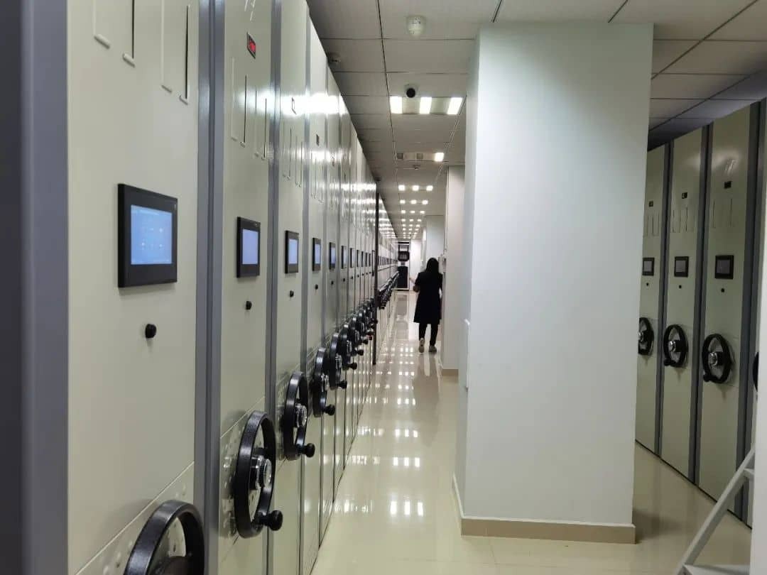 Archivi giudiziari intelligenti: sfruttare la tecnologia RFID per una gestione sicura e tracciabile dei documenti giudiziari.