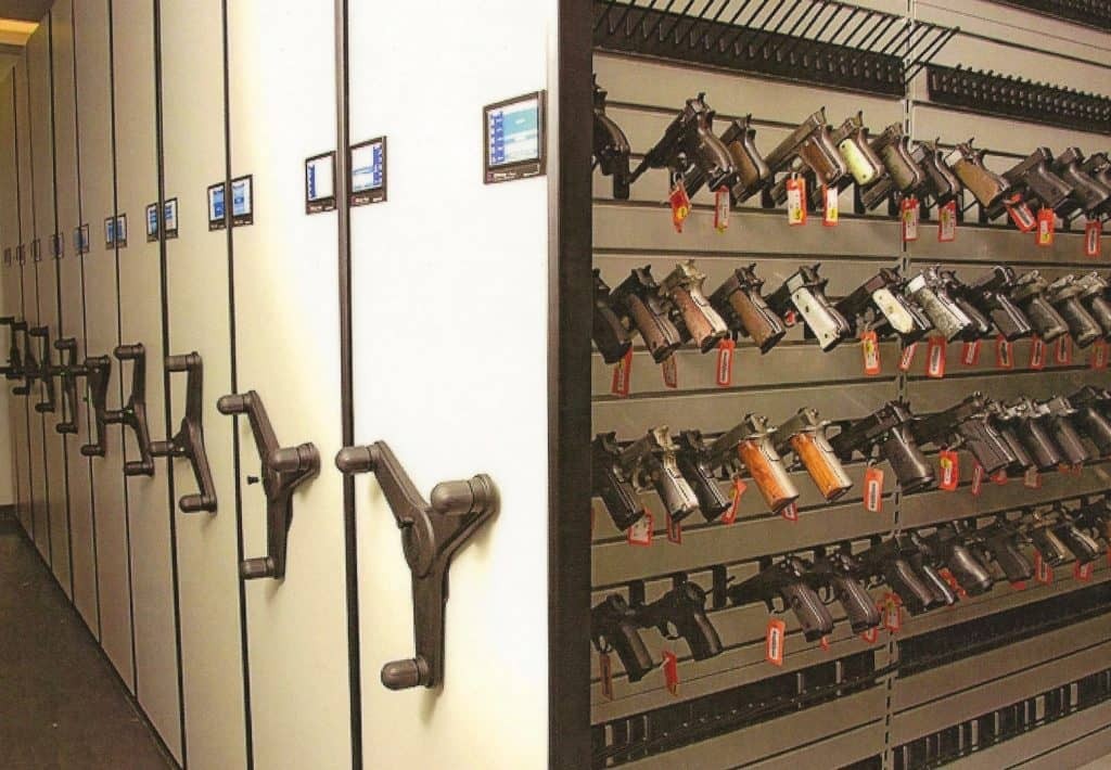 Migliorare la sicurezza delle armi con la tecnologia RFID: armadi intelligenti, antenne UHF e tracciamento in tempo reale.