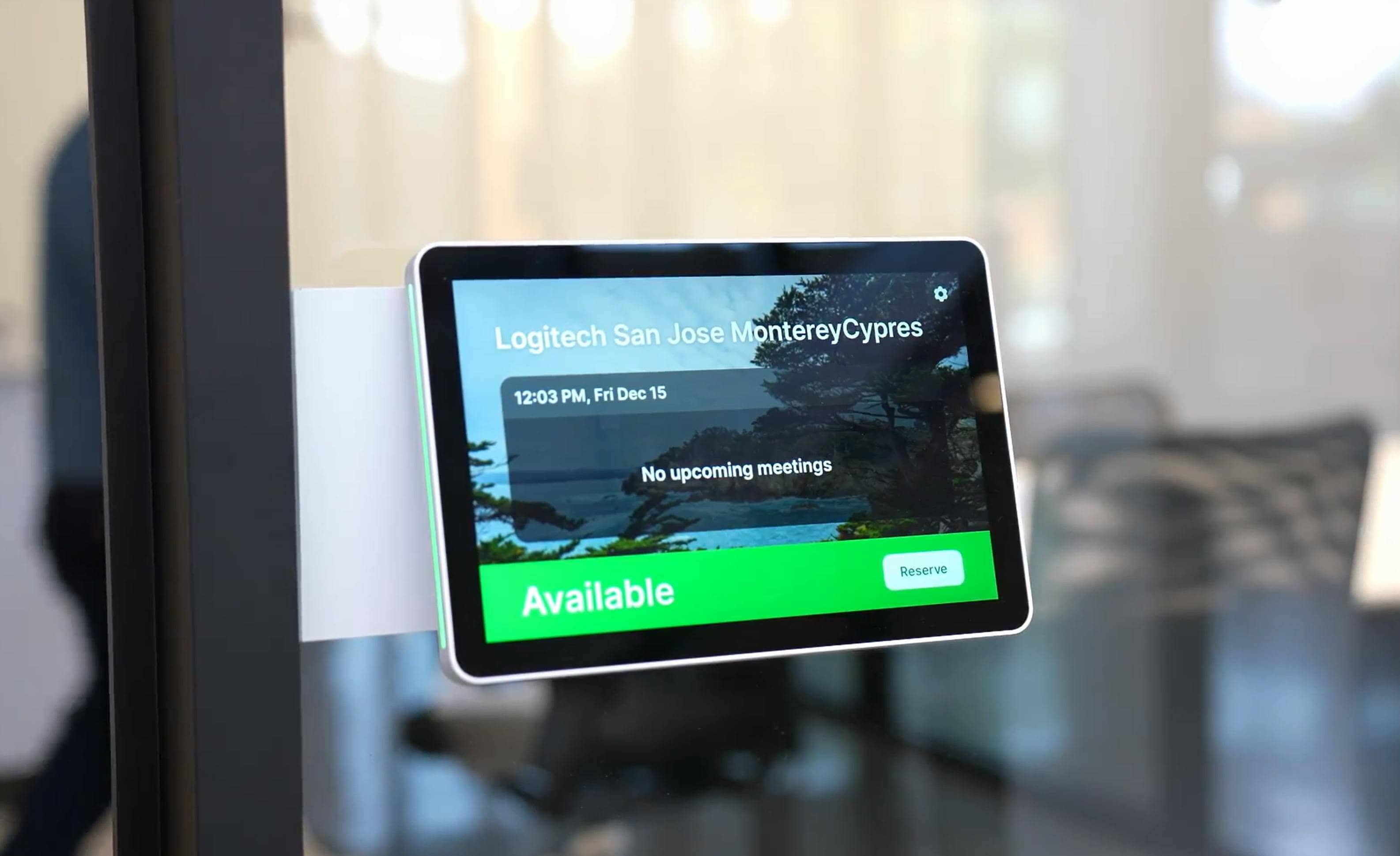 Ufficio intelligente con tecnologia RFID: semplificazione di riunioni e gestione delle risorse.