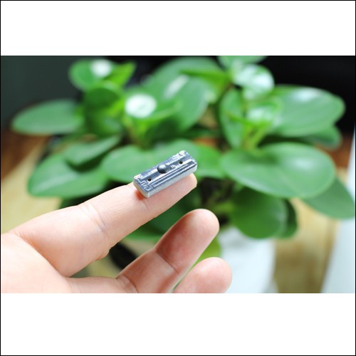 Etichetta metallica RFID UHF JT-2208 di alta qualità.