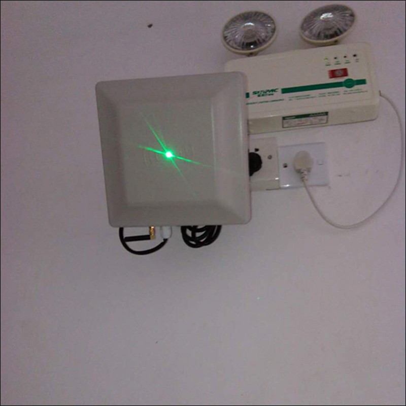 Lettore RFID UHF fisso da 6 m per la gestione dei veicoli antincendio