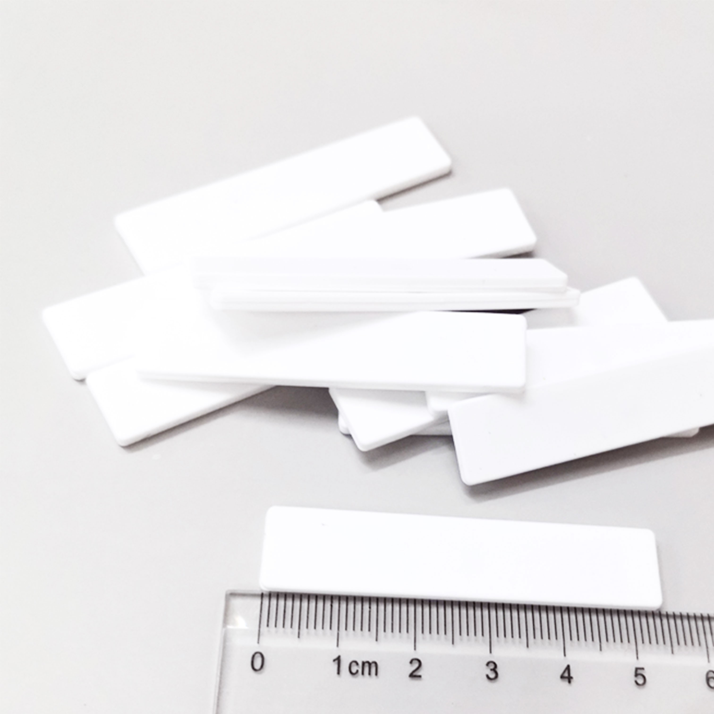 Etichetta RFID in silicone per lavanderia JT-F5512 860-960Mhz UHF.